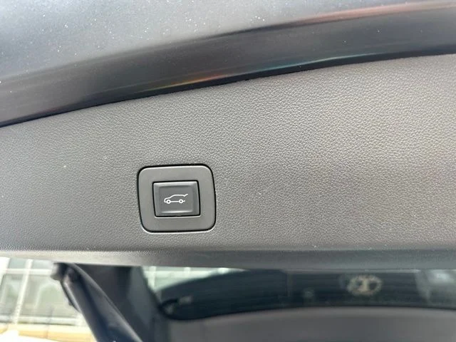 Used 2022 Black Buick Select image 14
