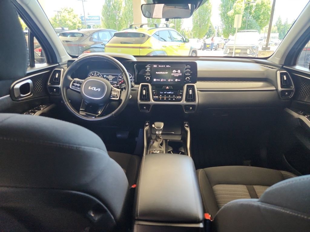 Used 2023  Kia LX image 20
