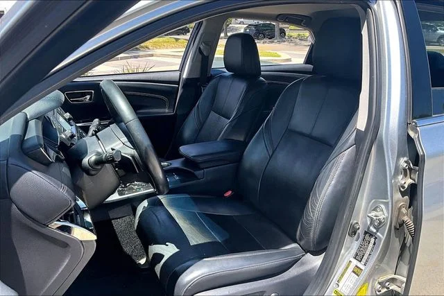 Used 2015 Silver Toyota Limited image 24