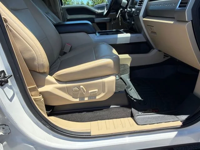 Used 2017  Ford Lariat image 13