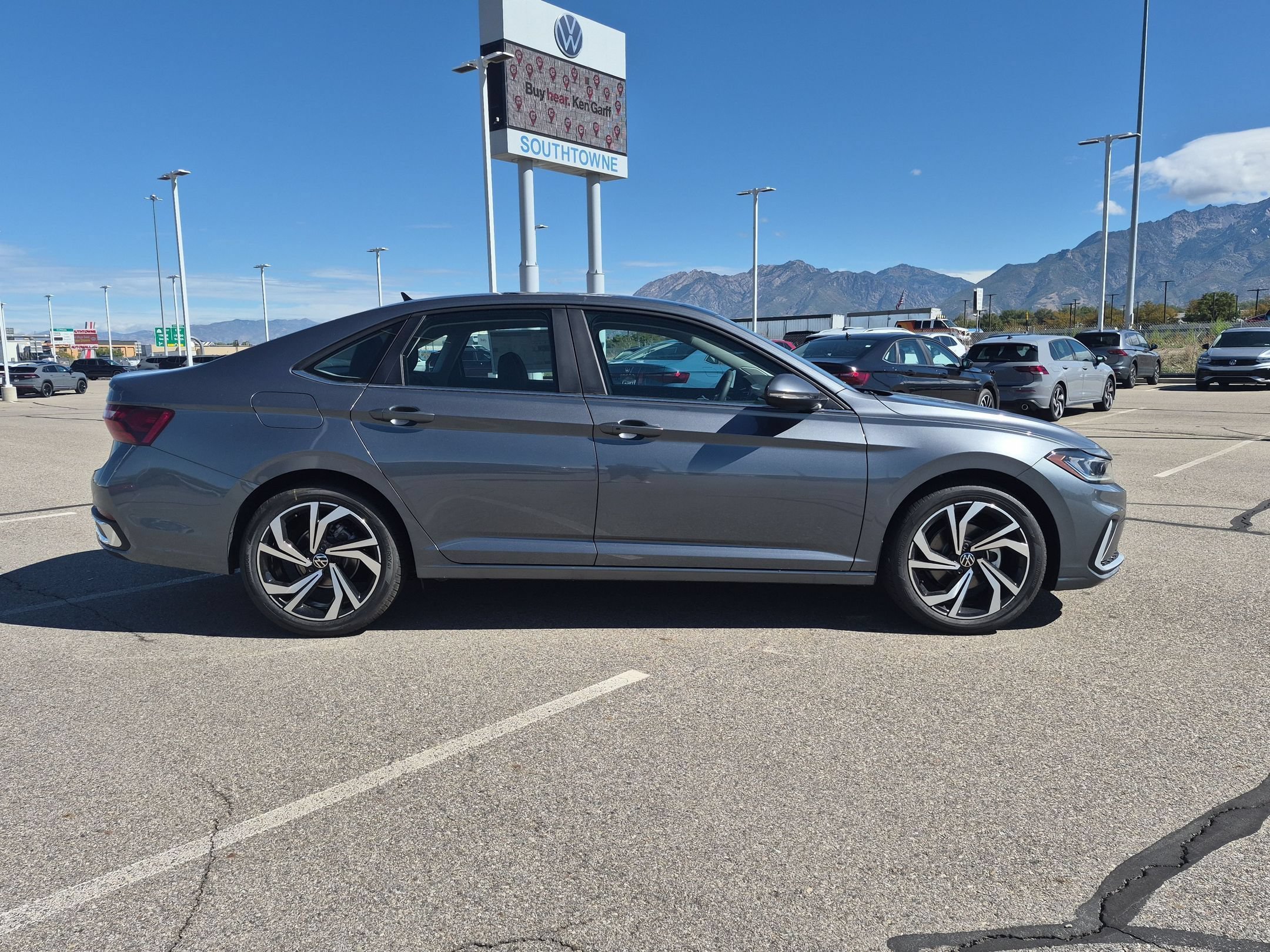 New 2027 Platinum Gray Metallic Volkswagen SEL image 2