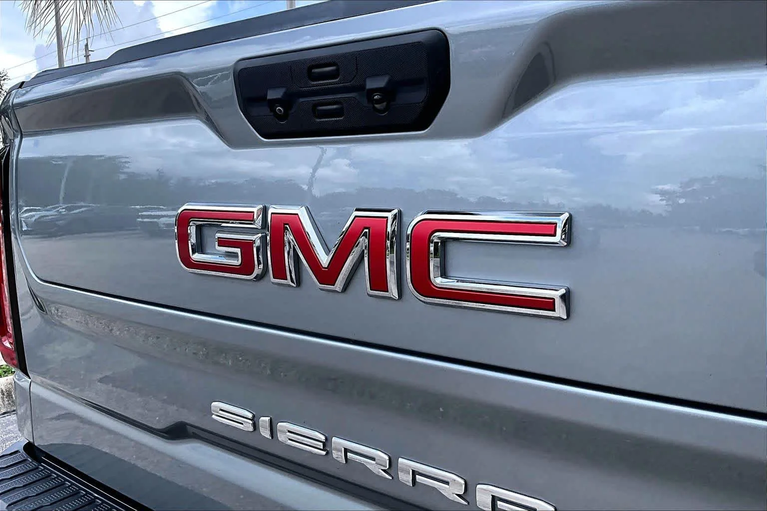 Used 2023 Sterling Metallic GMC SLT image 31