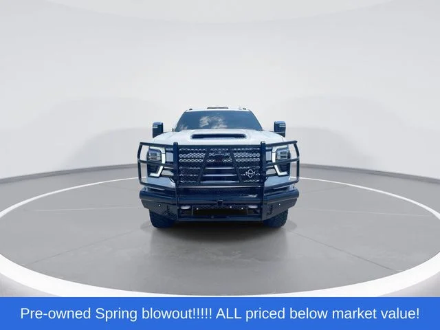 Used 2025 White Chevrolet High Country image 3