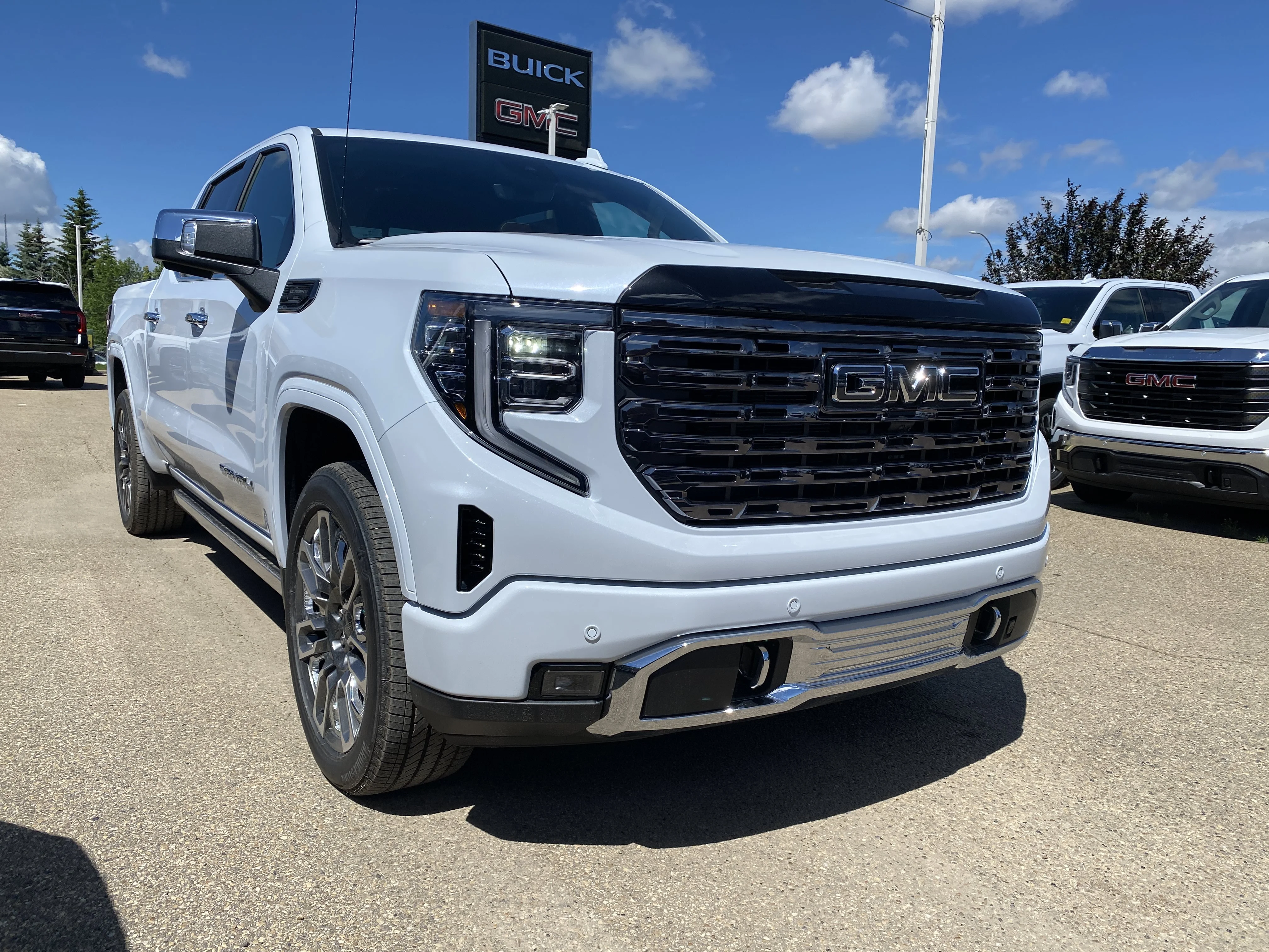 New 2026 GLACIER WHITE TRICOAT GMC Denali Ultimate image 8