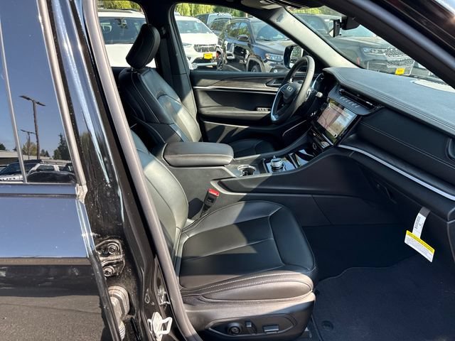 New 2026 Diamond Black Crystal Pearlcoat Jeep Limited image 9