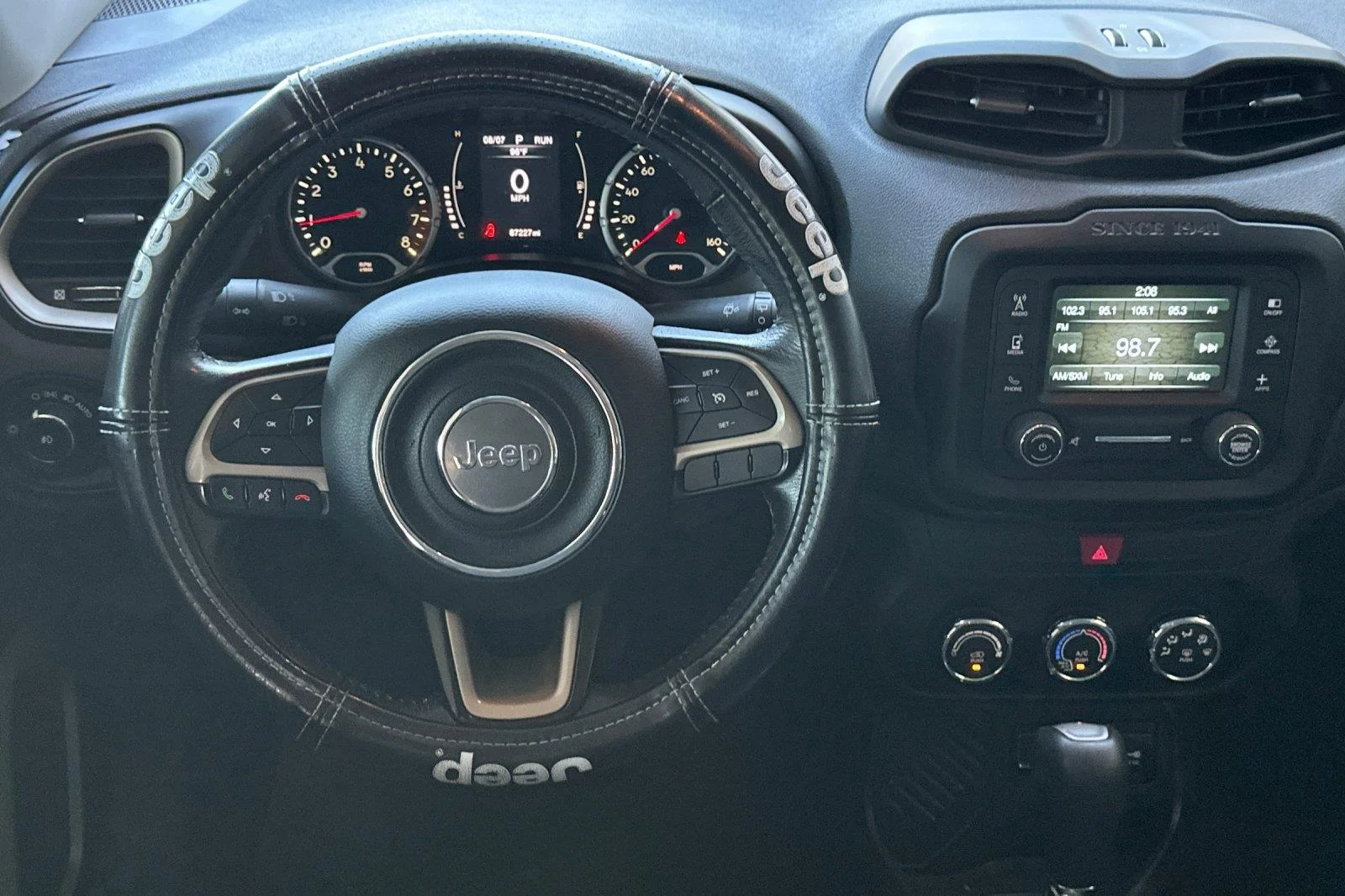Used 2016 Alpine White Jeep Latitude image 14