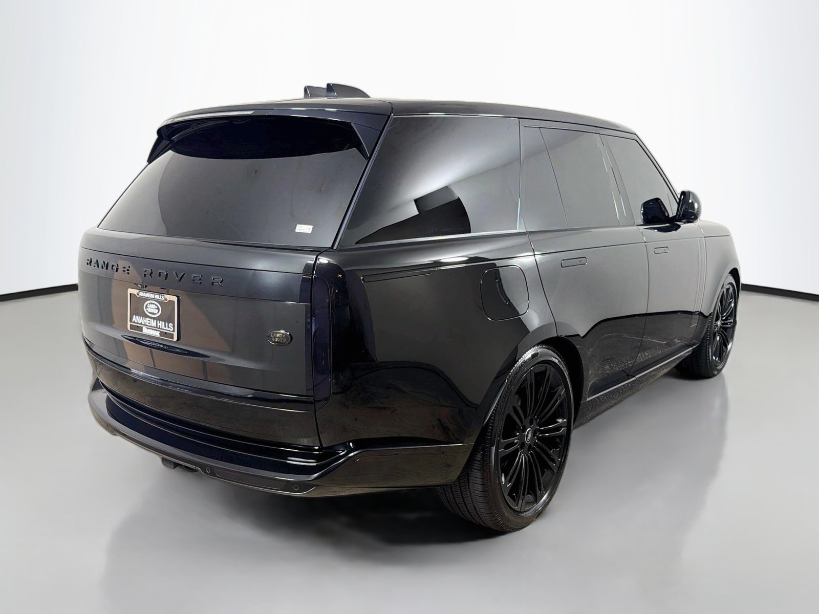Used 2023 Santorini Black Metallic Land Rover Autobiography image 5