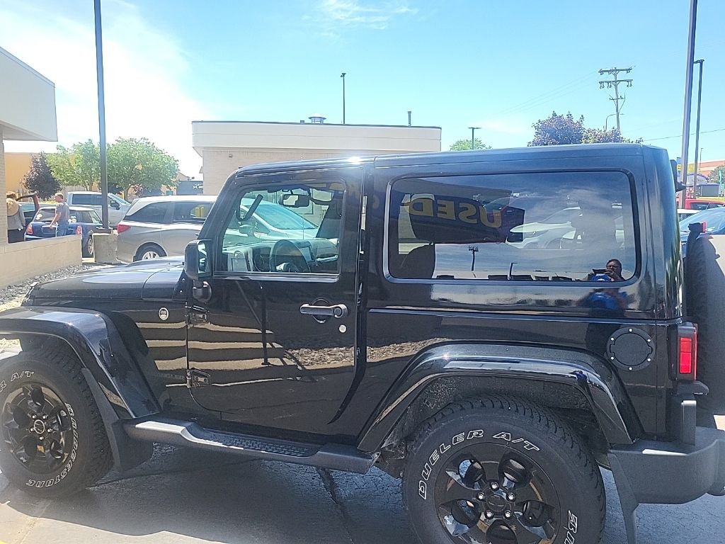 Used 2015 Black Clearcoat Jeep Sahara Altitude image 10