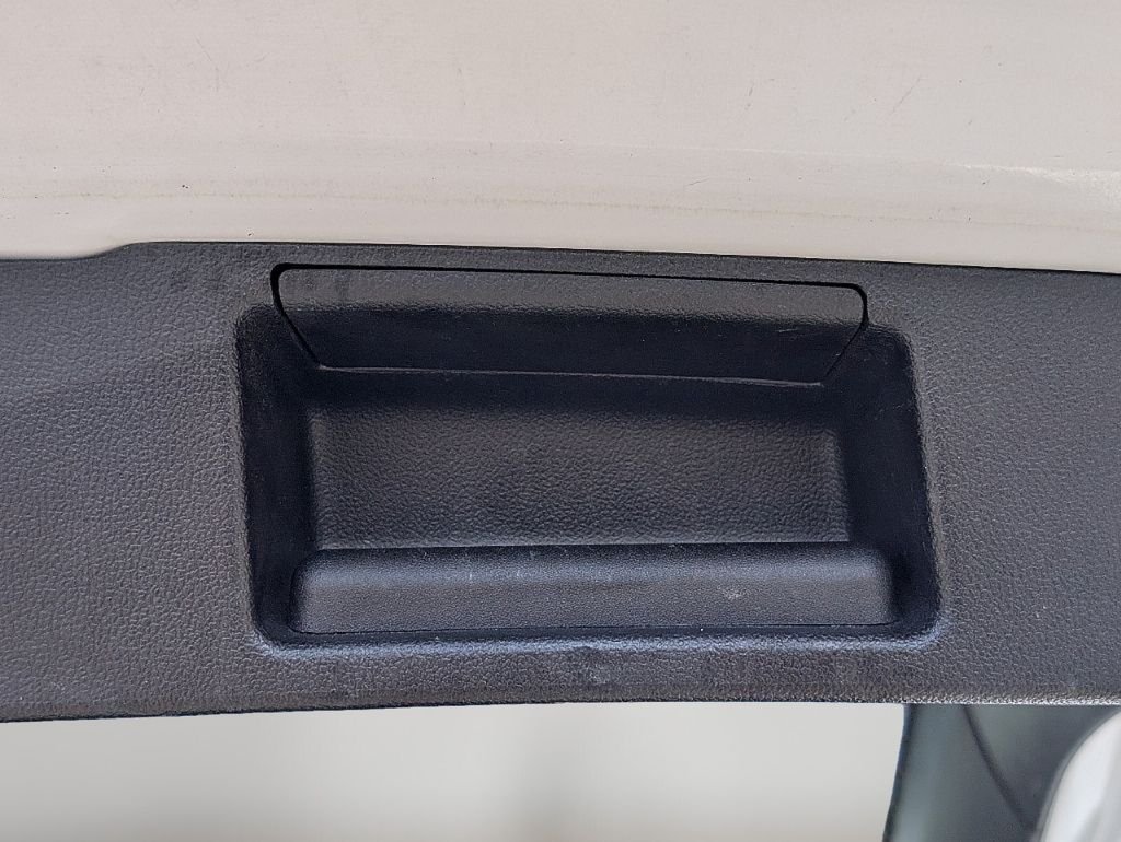 Used 2020 Oxford White Ford SE image 15