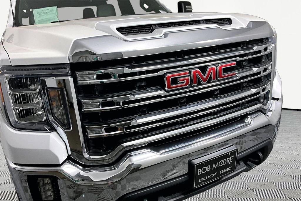 Used 2022 White GMC SLE image 28