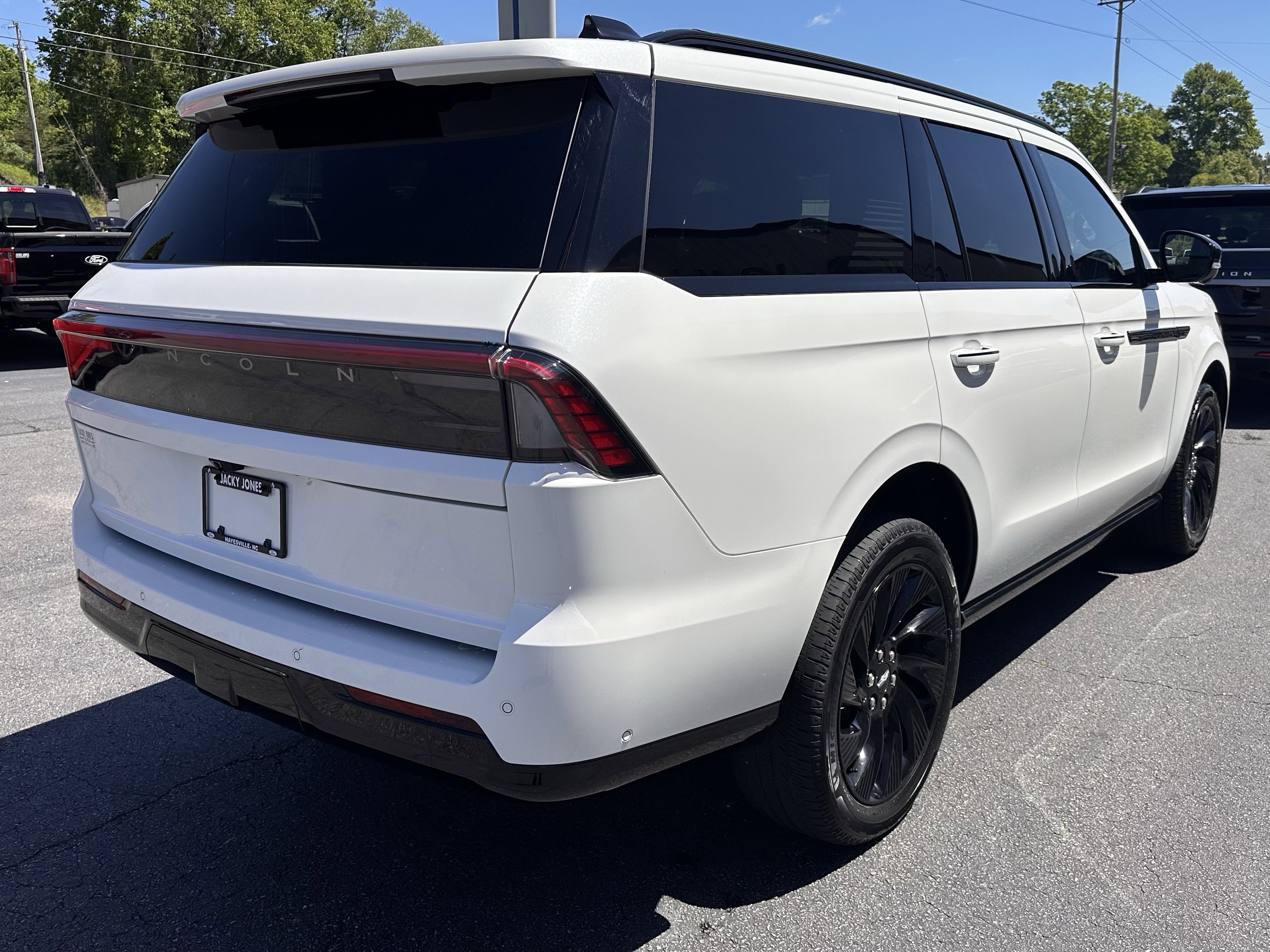 Used 2025 Pristine White Lincoln Reserve image 7