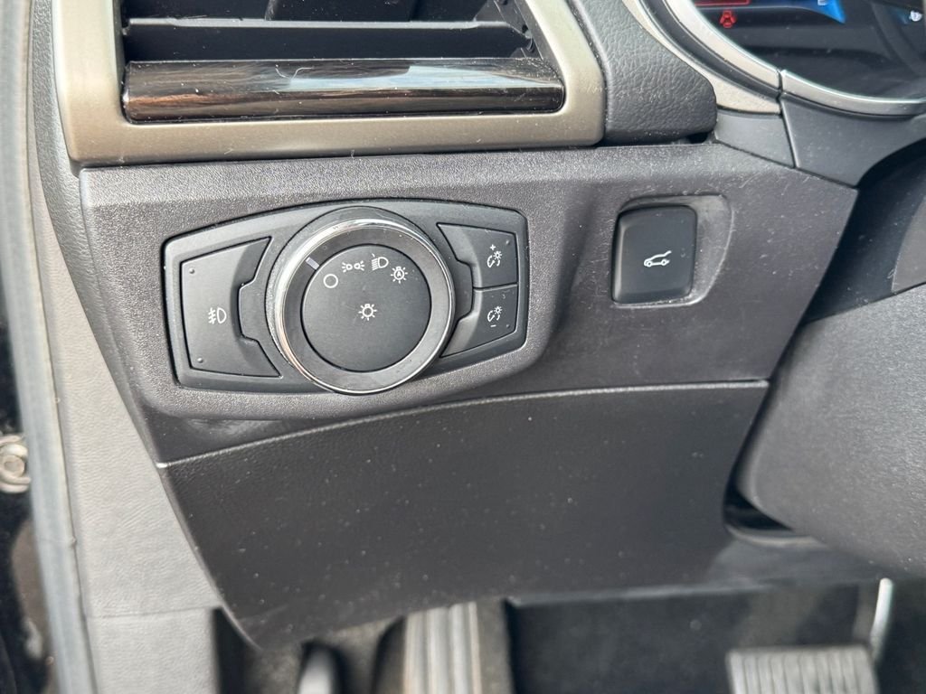 Used 2016 Black Ford SE image 18