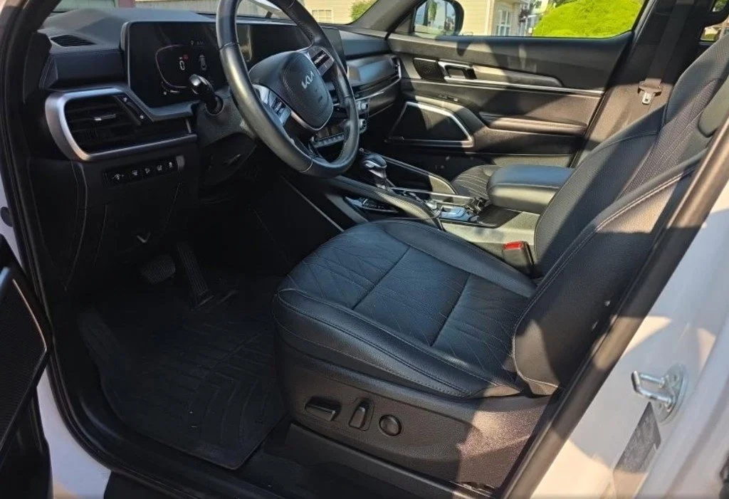 Used 2024 White Kia EX X-Line image 7