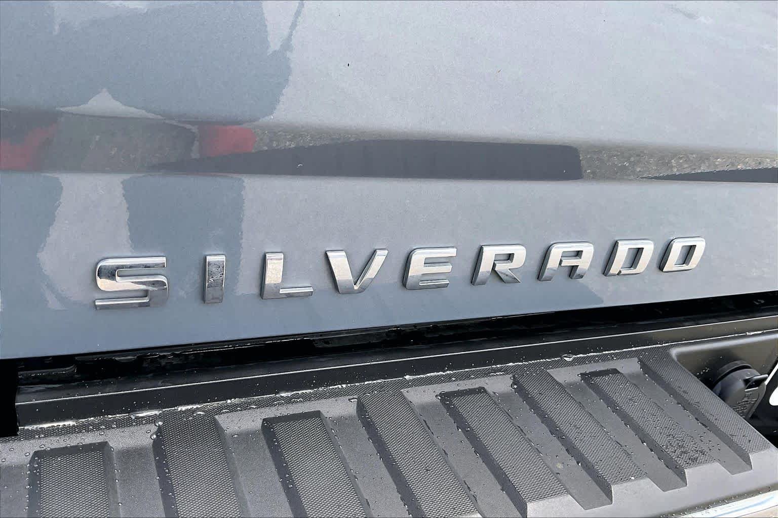 Used 2015 Slate Grey Metallic Chevrolet LT image 10