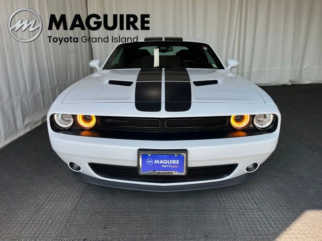 Used 2023 White Dodge SXT image 32