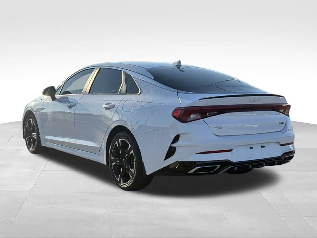 Used 2022 White Kia GT-Line image 3