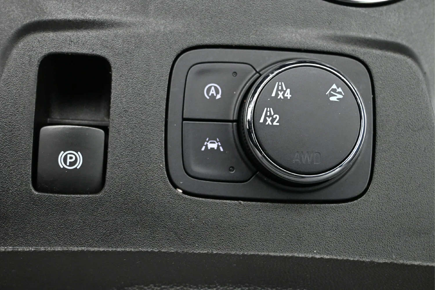 Used 2023 SUMMIT WHITE Chevrolet RS image 29
