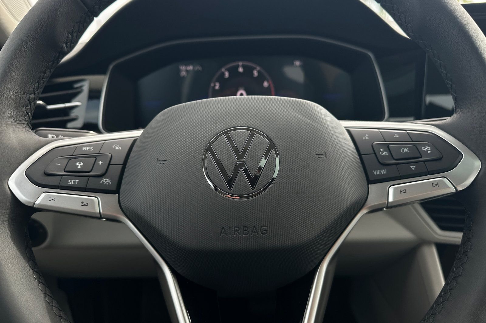 New 2026 Deep Black Pearl Volkswagen 1.5T SE image 22