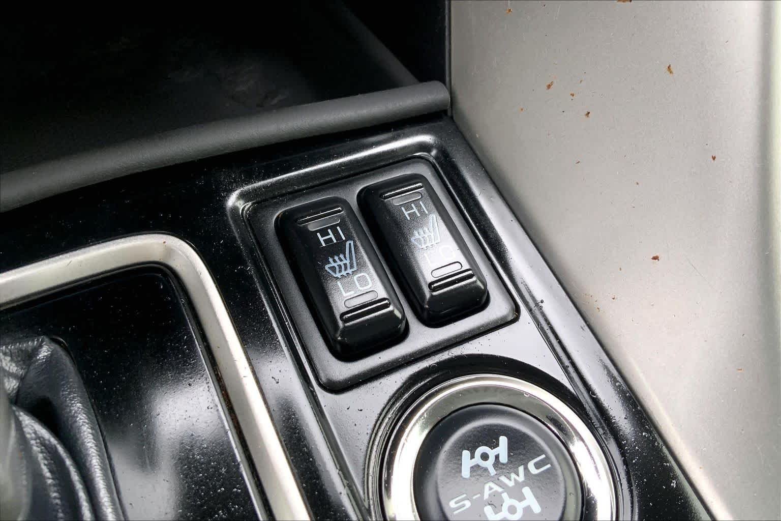 Used 2024 White Diamond Mitsubishi SE image 30