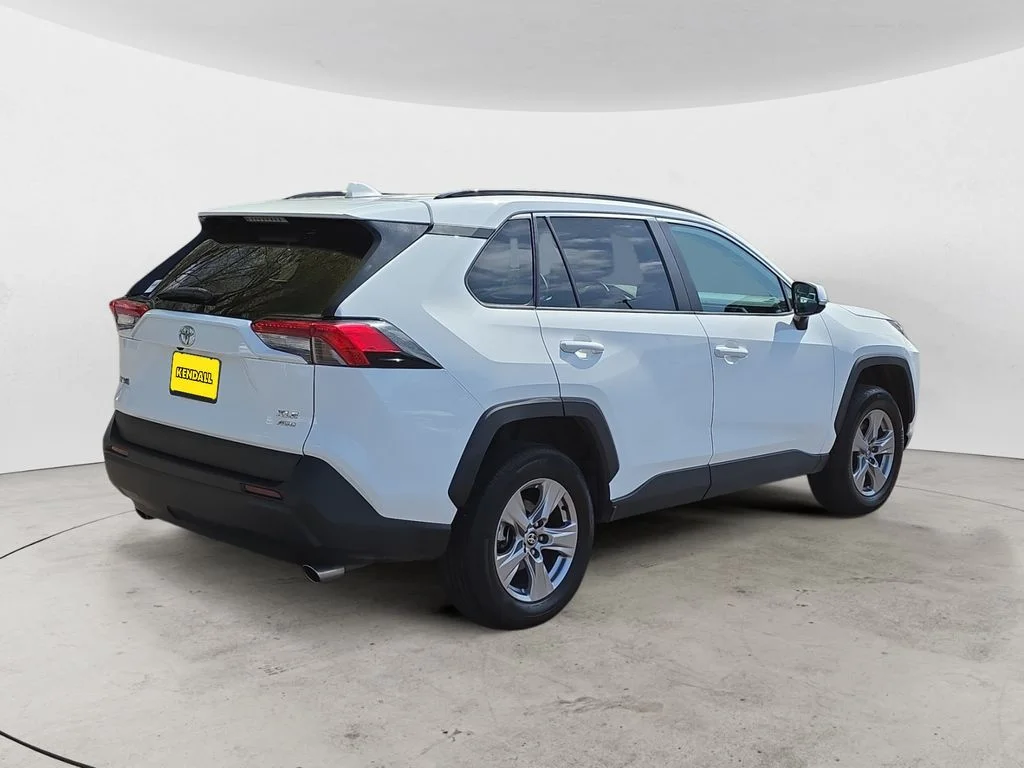 Used 2025 Ice Toyota XLE image 5