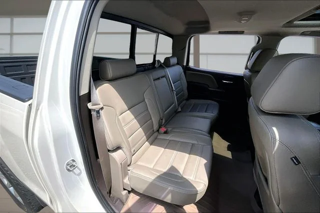 Used 2015 White GMC Denali image 28