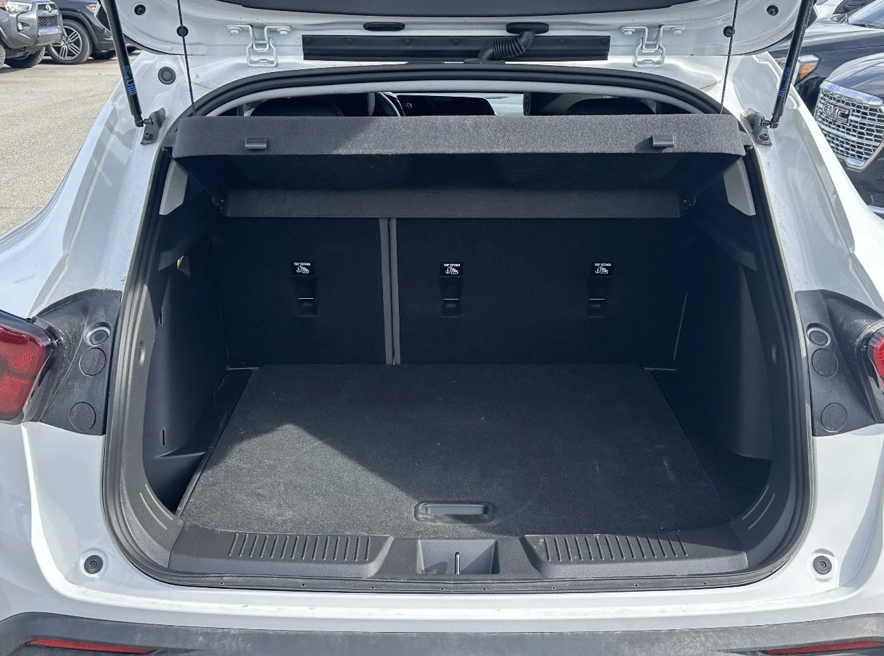 New 2026 Summit White Chevrolet ACTIV image 8