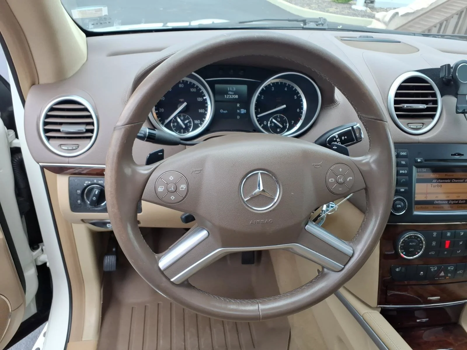Used 2012 Arctic White Mercedes-Benz GL 450 image 7