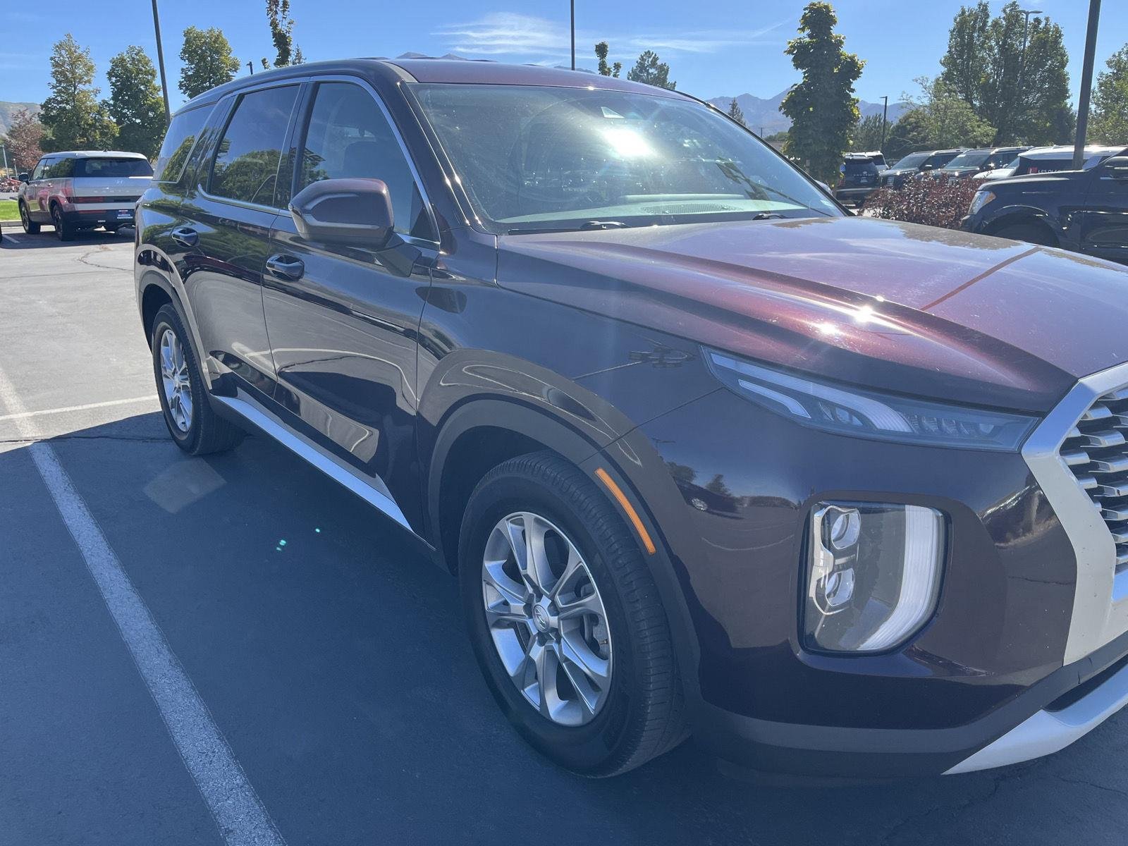 Used 2022 Sierra Burgundy Hyundai SE image 3