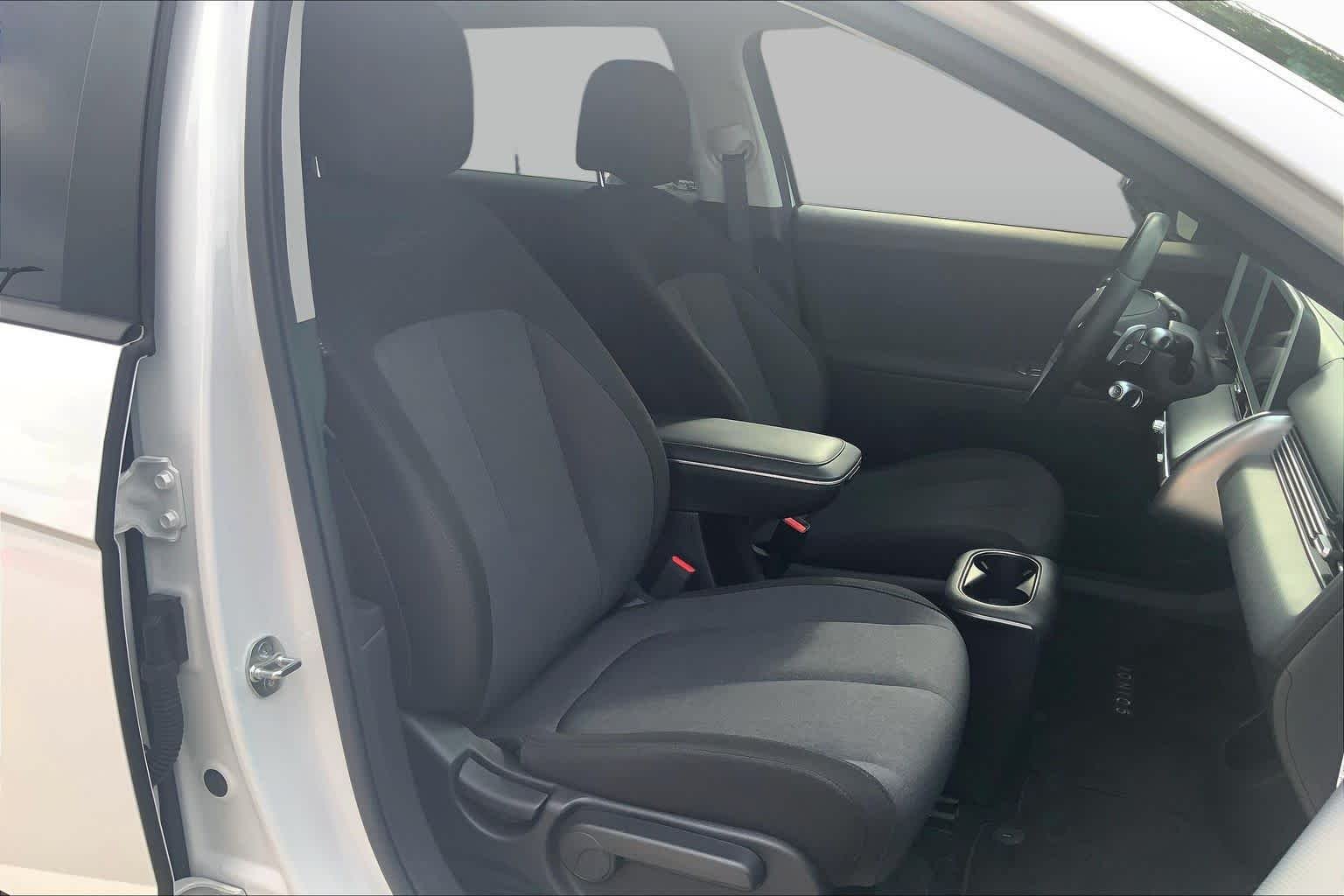 Used 2024 Atlas White Hyundai SEL image 8