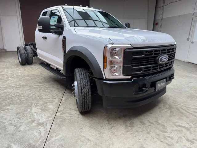 New 2026 Oxford White Ford F-450® XL image 7