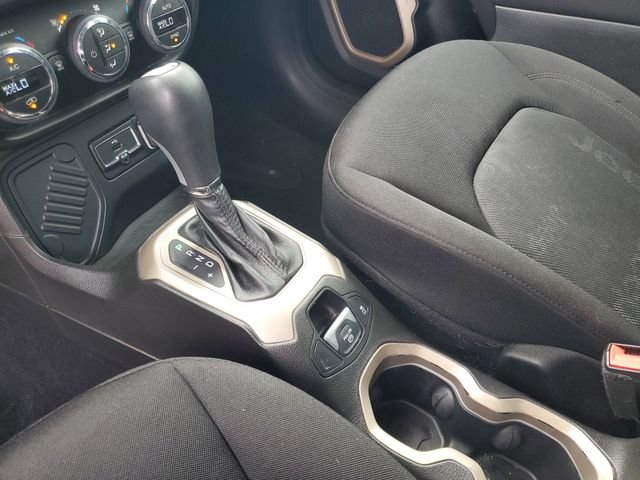 Used 2017 White Jeep Latitude image 19