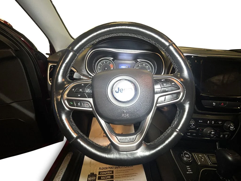 Used 2019 Velvet Red Pearlcoat Jeep Limited 4x4 image 13
