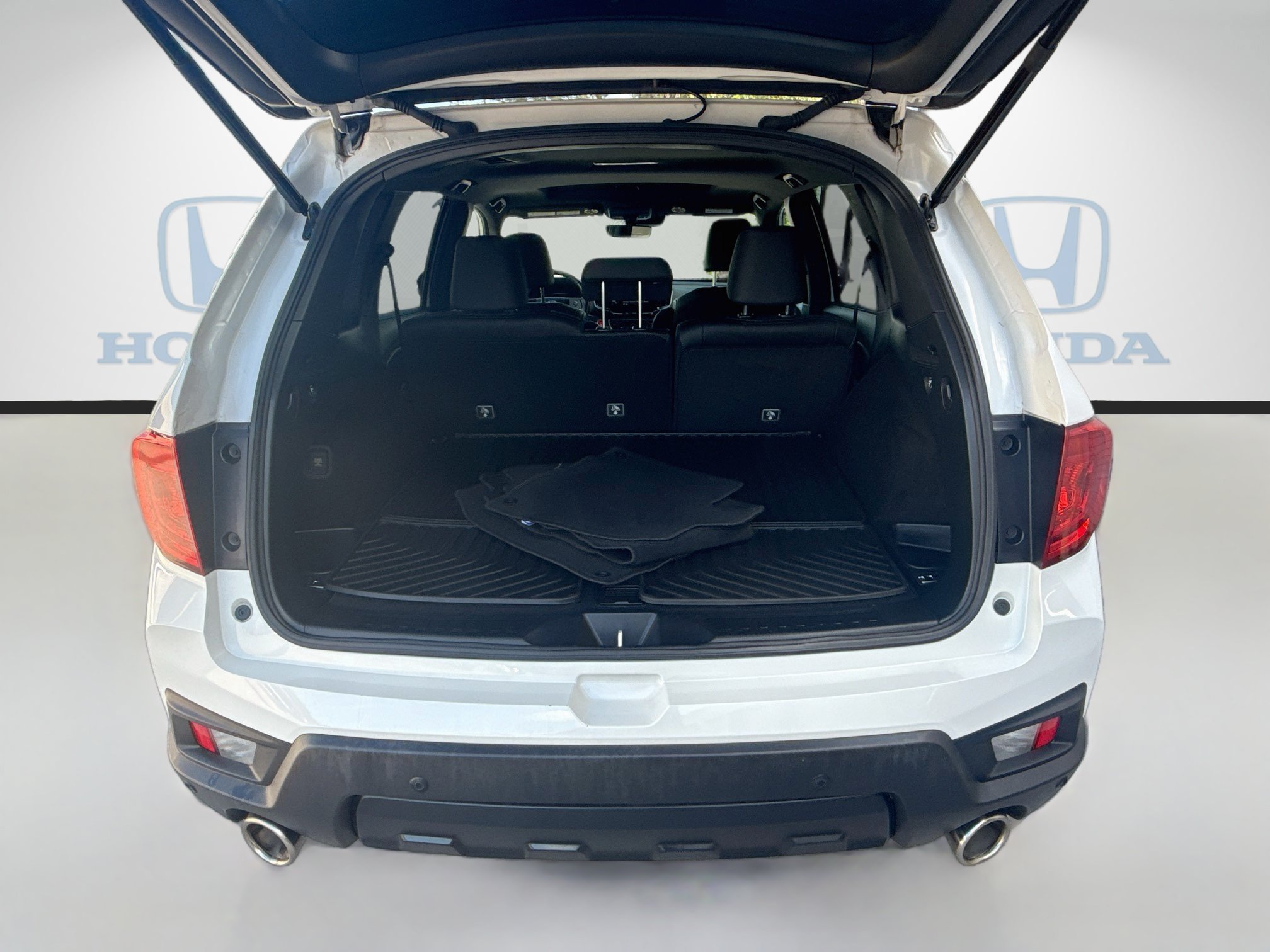 Used 2023 White Honda EX-L image 26