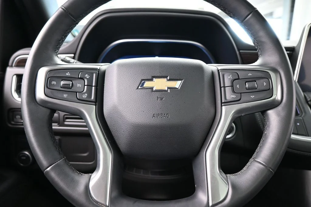 Used 2023 Iridescent Pearl Tricoat Chevrolet LT image 33