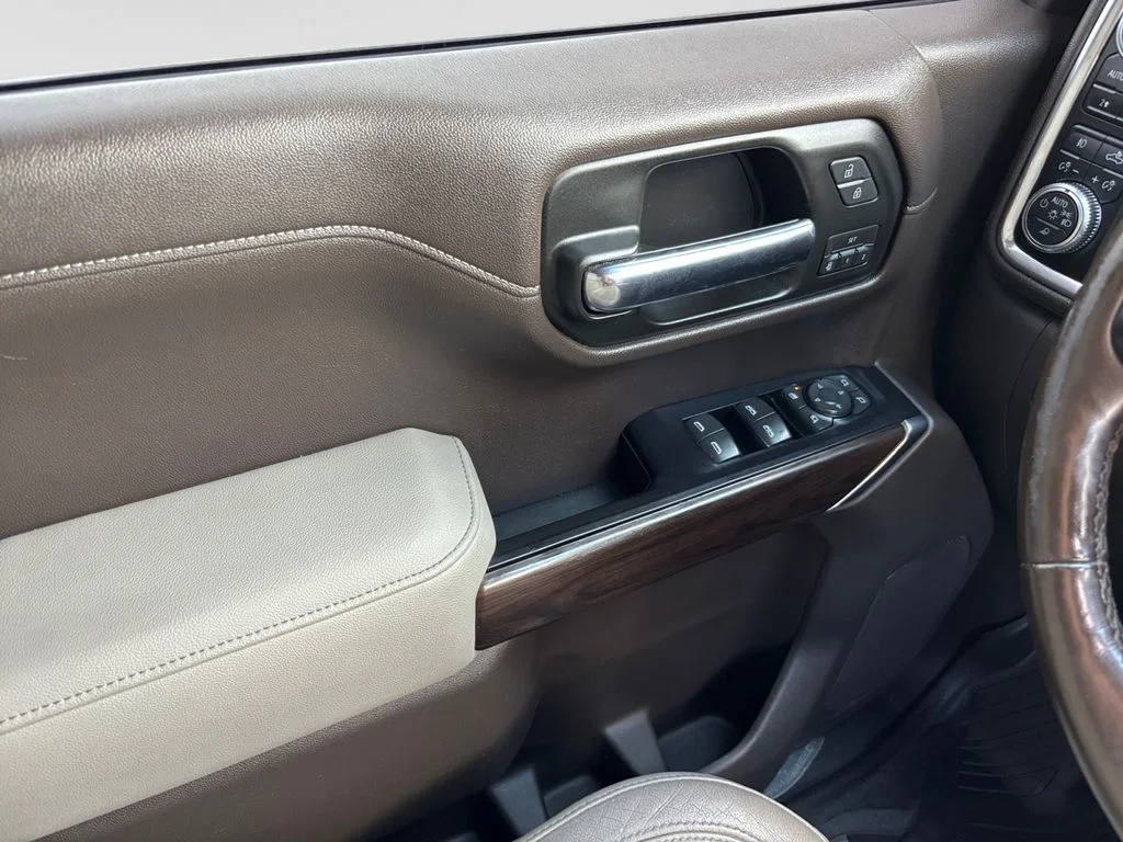 Used 2019 Red GMC SLT image 17