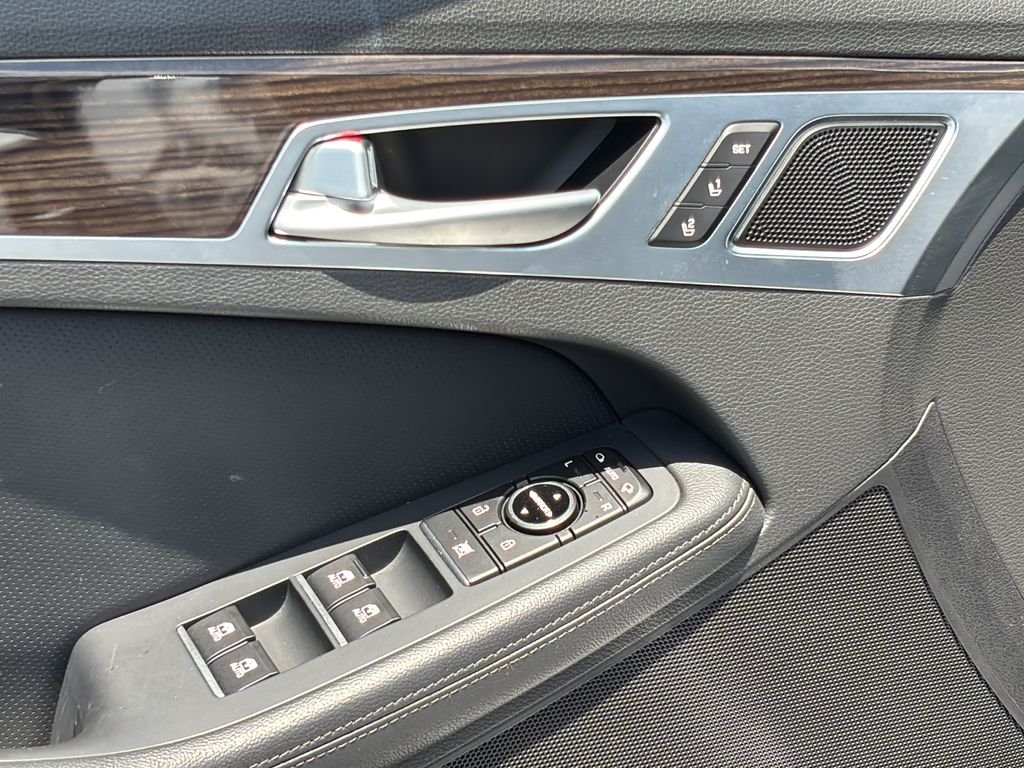 Used 2019 Casablanca White Genesis 3.8 image 12