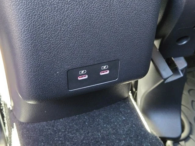 Used 2026  Mitsubishi 2.0 ES image 17
