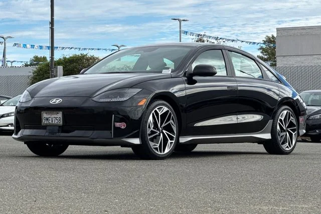 Used 2024 Black Hyundai SEL image 8