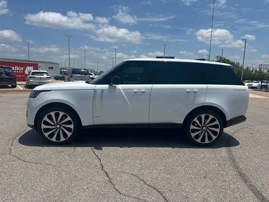 Used 2023 White Land Rover Autobiography image 2