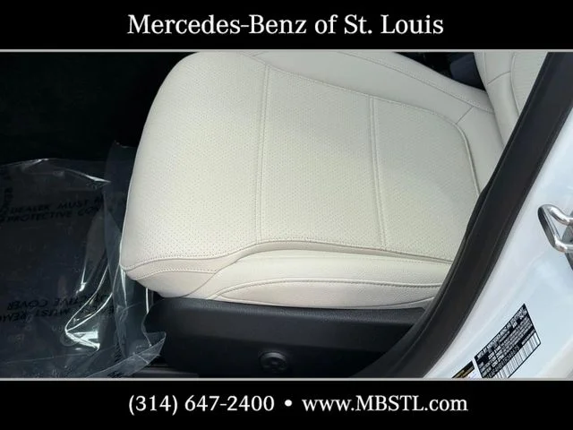 New 2026 MANUFAKTUR Moonlight White Metallic Mercedes-Benz C 300 image 14