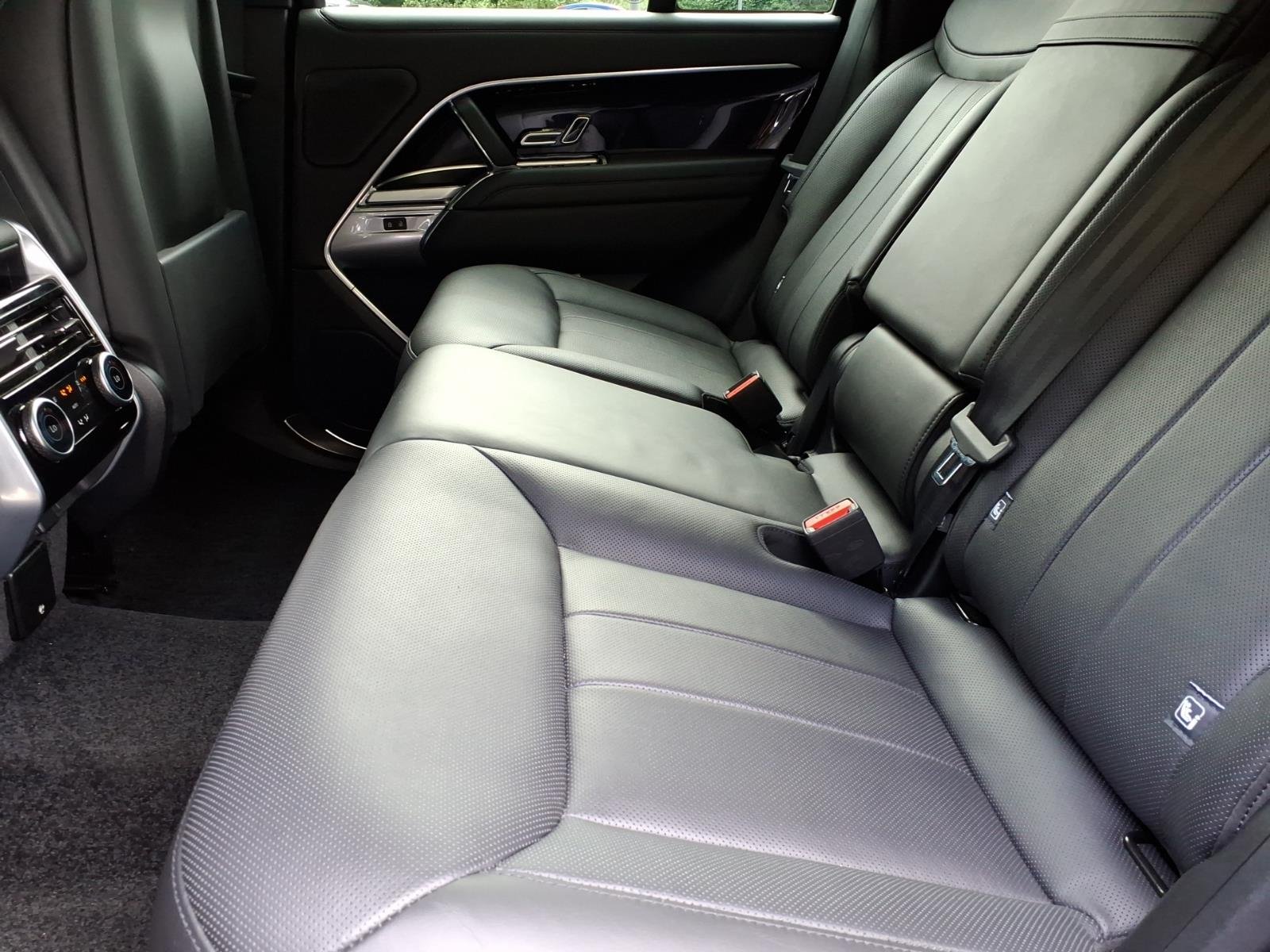 Certified Used 2025 Santorini Black Metallic 1ag Land Rover SE image 5