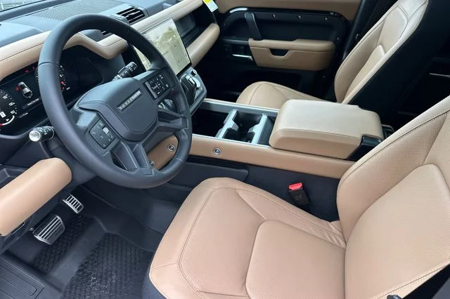 New 2026 Santorini Black Land Rover X image 9