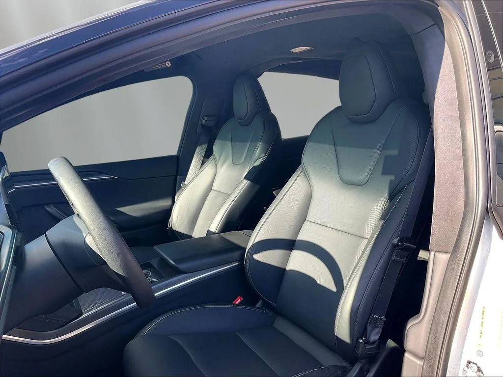 Used 2022  Tesla Plaid image 21