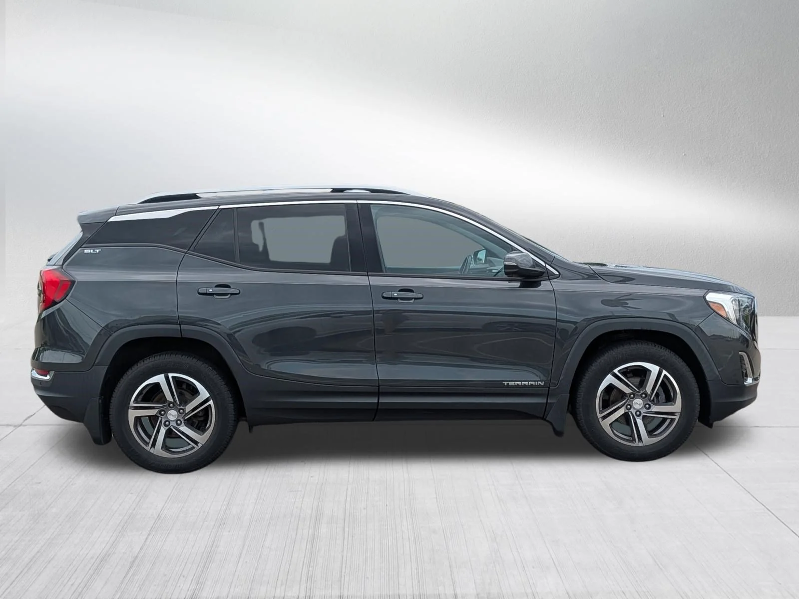 Used 2018 Graphite Gray Metallic GMC SLT image 8