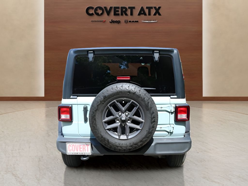 Used 2024  Jeep Sport S image 4