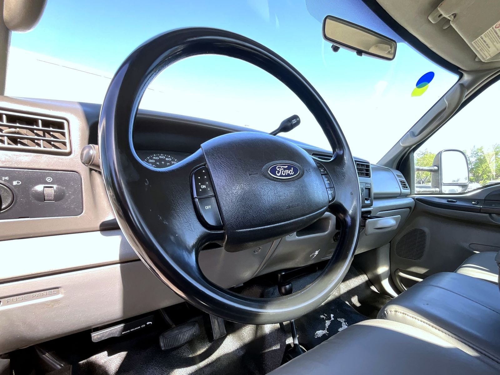 2004 Ford F-550 - Photo 11