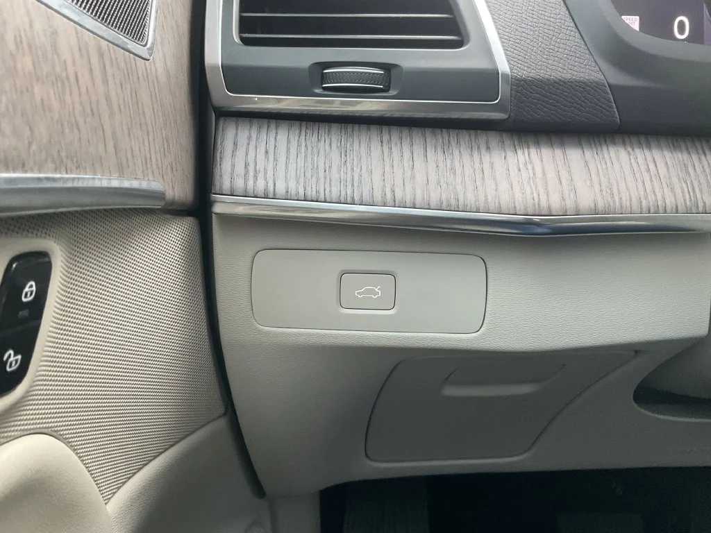 Used 2024 White Volvo B6 Core image 36