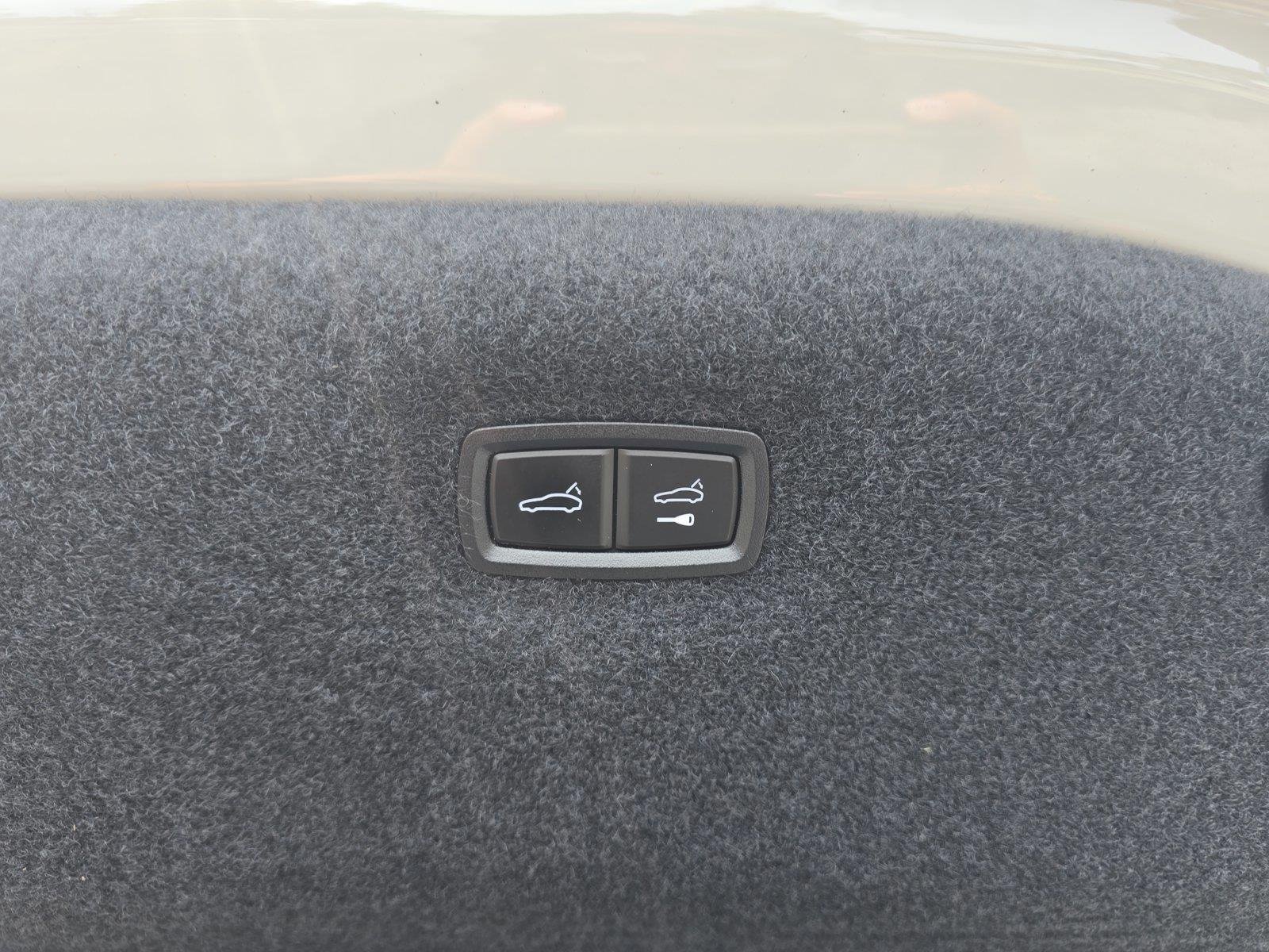 Used 2021  Porsche 4S image 29