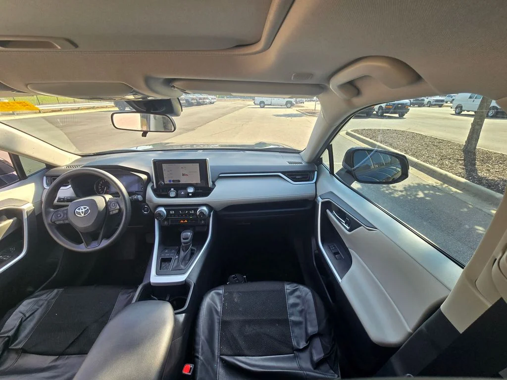 Used 2025  Toyota XLE image 16