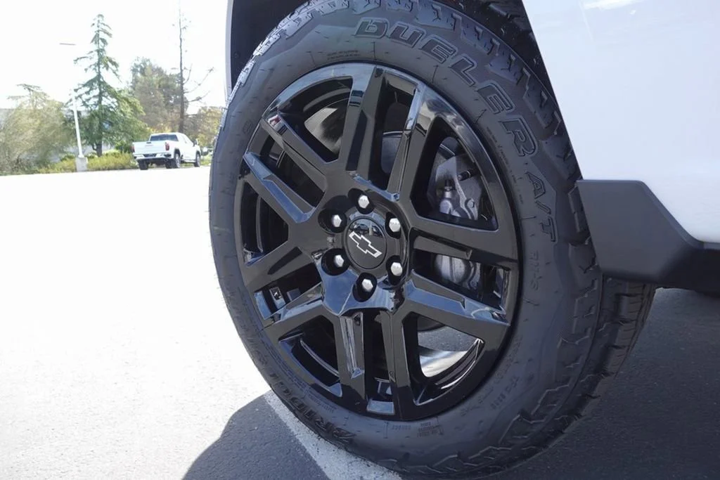 2025 Chevrolet Colorado Z71 - Photo 9